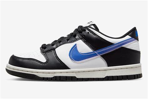 nike swoosh blauw|Nike dunks with blue swoosh.